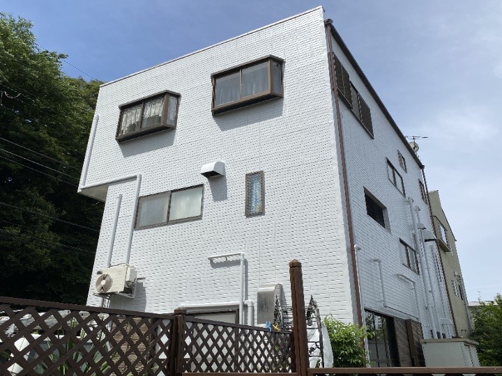 千葉市中央区亥鼻にて雨漏りした外壁に「シーリング打ち替え+外壁塗装工事」を行い防水性を回復